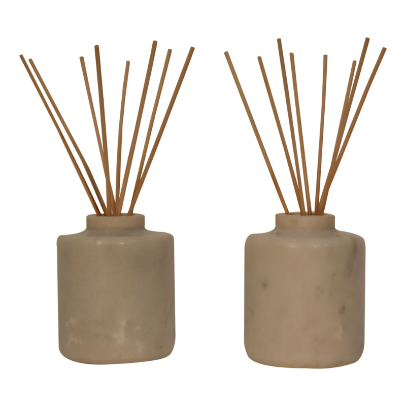 This Lemongrass and Ocean breeze marble diffuser set is made from all-natural ingredients and scented with pure aromatherapy essential oils. It features reed diffusers, reed sticks, and reed diffuser oil in a PET bottle.  Simply pop the sticks into the diffuser and enjoy the pleasant scent that will fill the room with a calm and relaxing aroma.