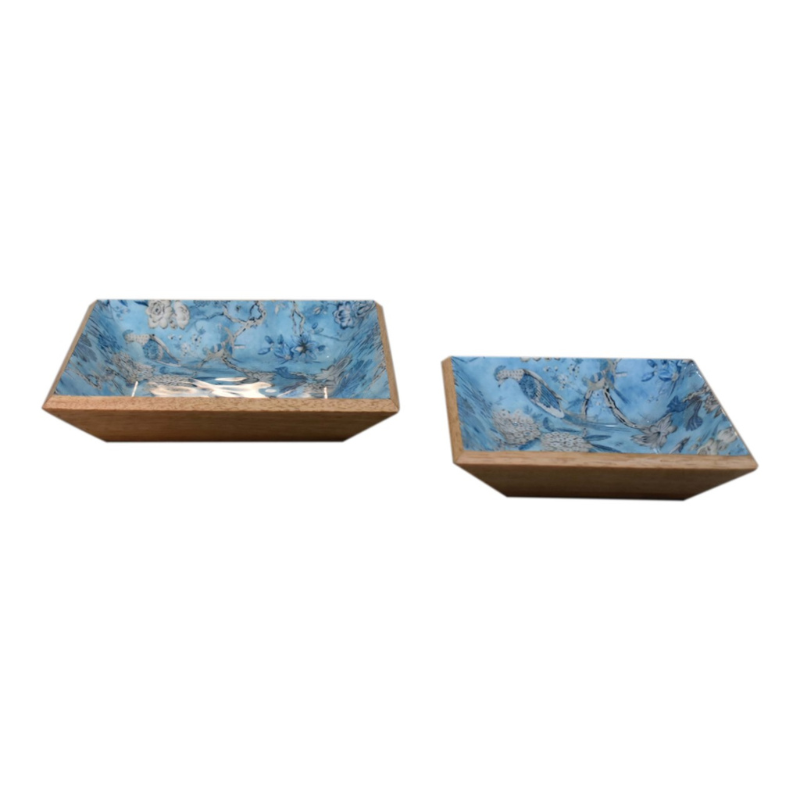 Ideal for serving luxury dishes, the rectangular platter adds a unique and contemporary touch with a lacquered bird printed design. The tray is made from solid mango wood .