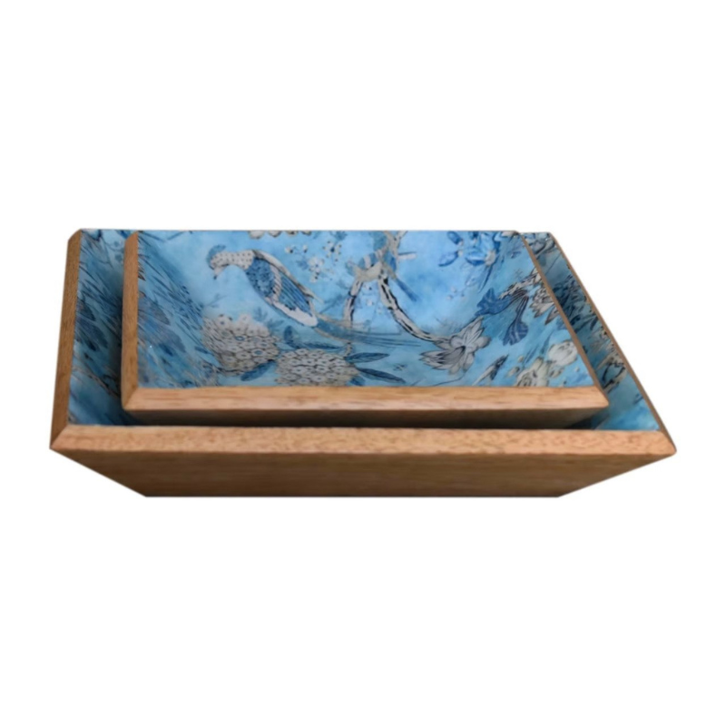 Ideal for serving luxury dishes, the rectangular platter adds a unique and contemporary touch with a lacquered bird printed design. The tray is made from solid mango wood .