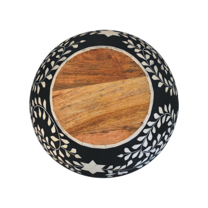 Beautifully crafted from solid Mango Wood, this resin inlay set will wow your guests. With natural Mango Wood grain detailing internally and the resin inlay embossing externally, the simplicity of the designs really allows the natural beauty of materials to shine.