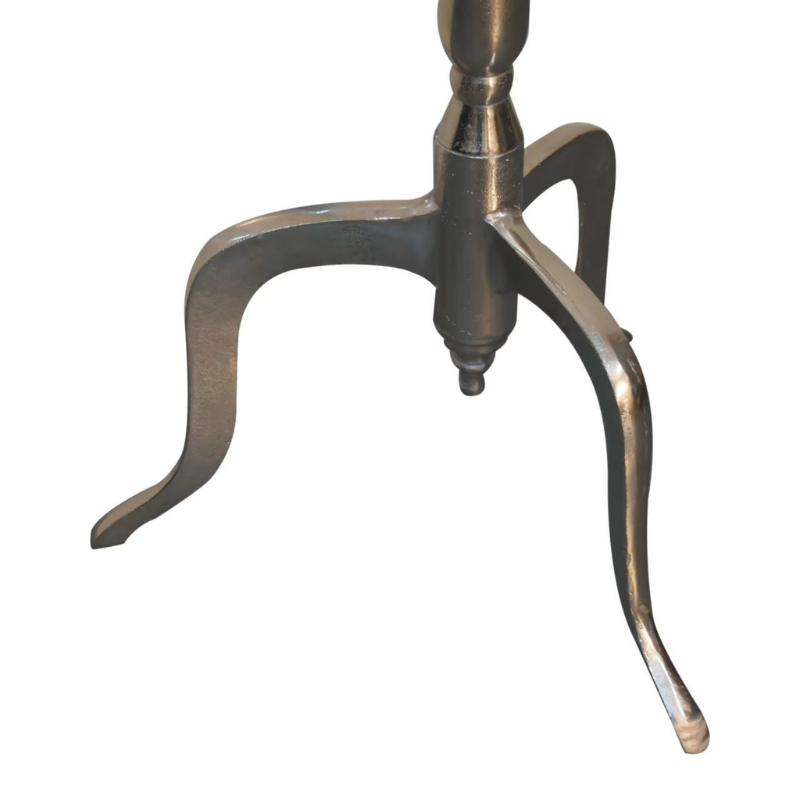 This classic silver coat stand adds a stylish welcome to any hallway or entrance. Made from steel and brass, it blends industrial design and has 6 hooks.  Perfect for coats and hats, but just as fabulous for robes and towels in your bedroom or bathroom.   